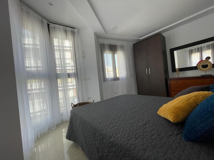 Piso Centro Elche Junto Basilica Apartment Luaran gambar